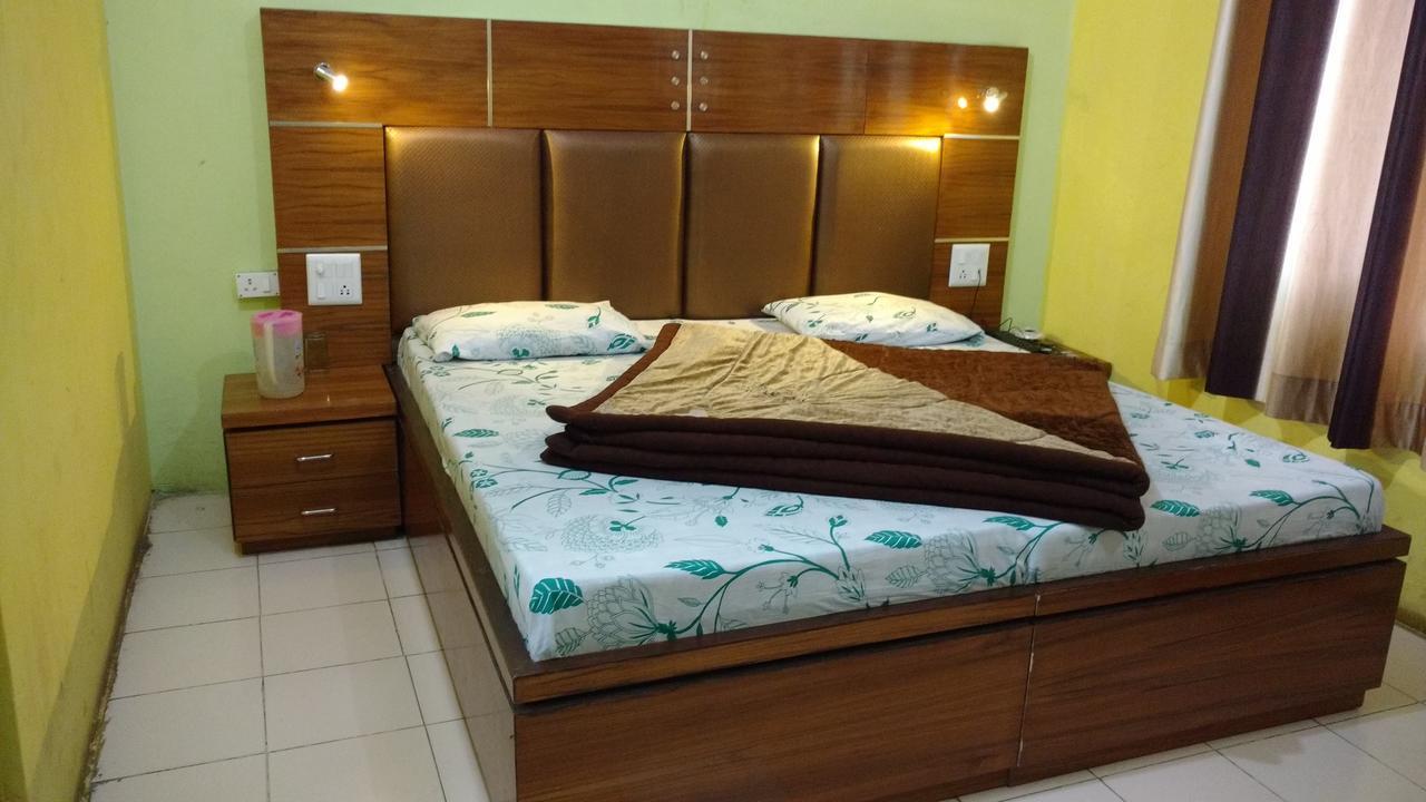 Hotel Brahma Kamal Джошімат Екстер'єр фото