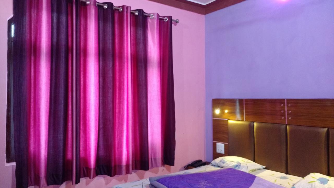 Hotel Brahma Kamal Джошімат Екстер'єр фото