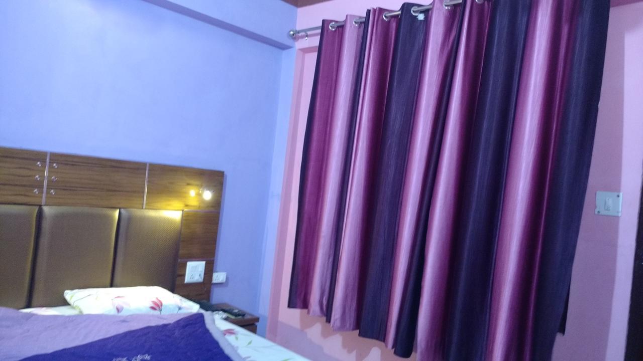 Hotel Brahma Kamal Джошімат Екстер'єр фото